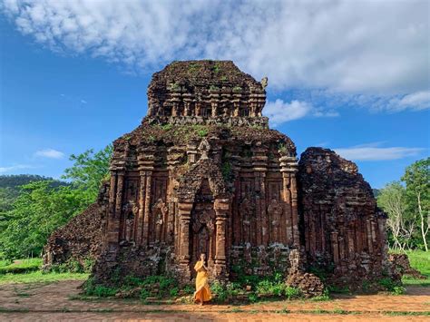 Thiền Tượng Rama: Một Khảo Phá Về Phong Cách Thánh Thiện Và Sự Tĩnh Lặng Của Nét Vẽ Vijayanagara!